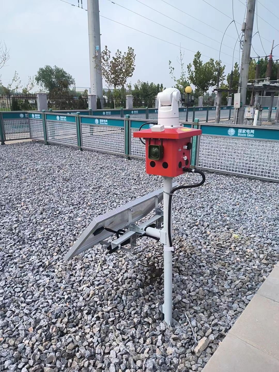 山东电力启用特力康动态版智能激光驱鸟器,动态防控守护变电站安全