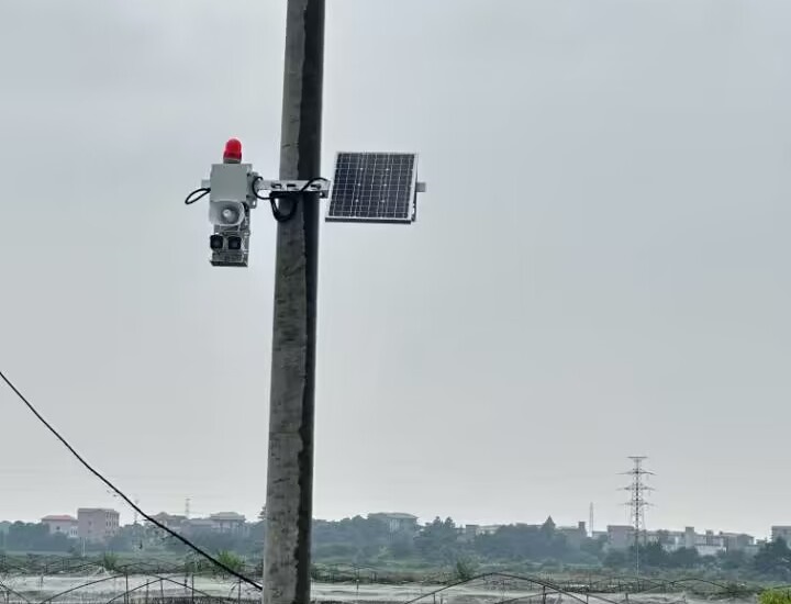 湖北电力公司应用镭射限高预警装置,守护电力网络,防止外力破坏隐患