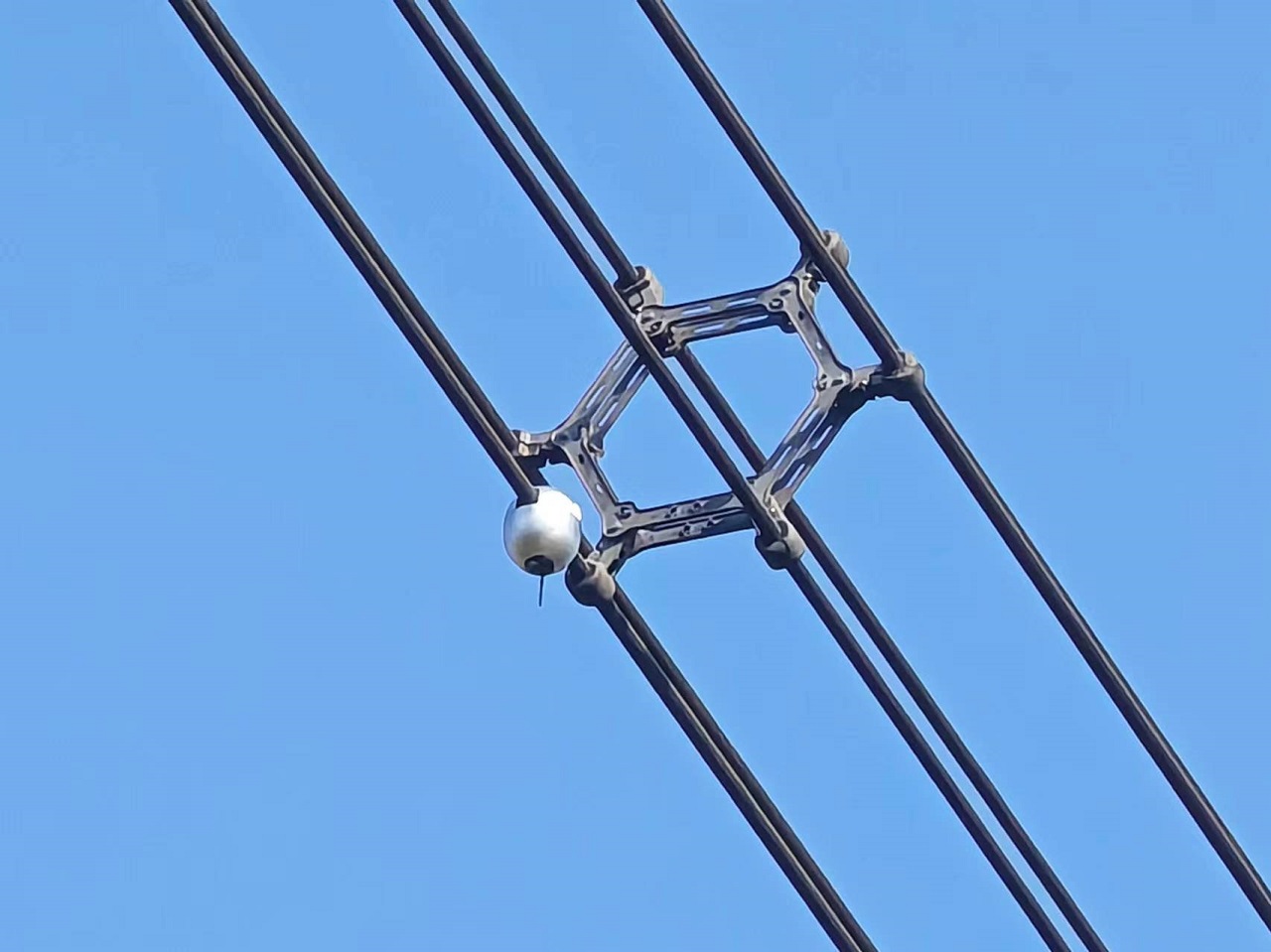 山西电力公司引入应用输电线路导线弧垂监测装置,提升电网安全稳定运行水平