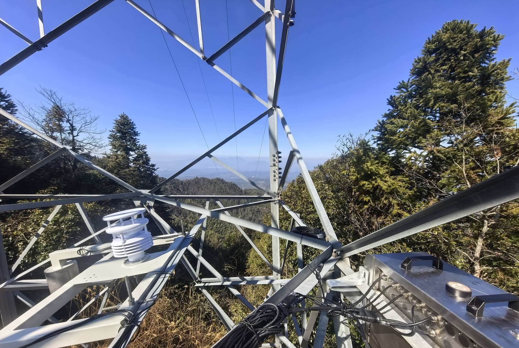 精准模拟覆冰,守护福建电网冬春安全防线,特力康输电线路导线模拟覆冰在线监测装置