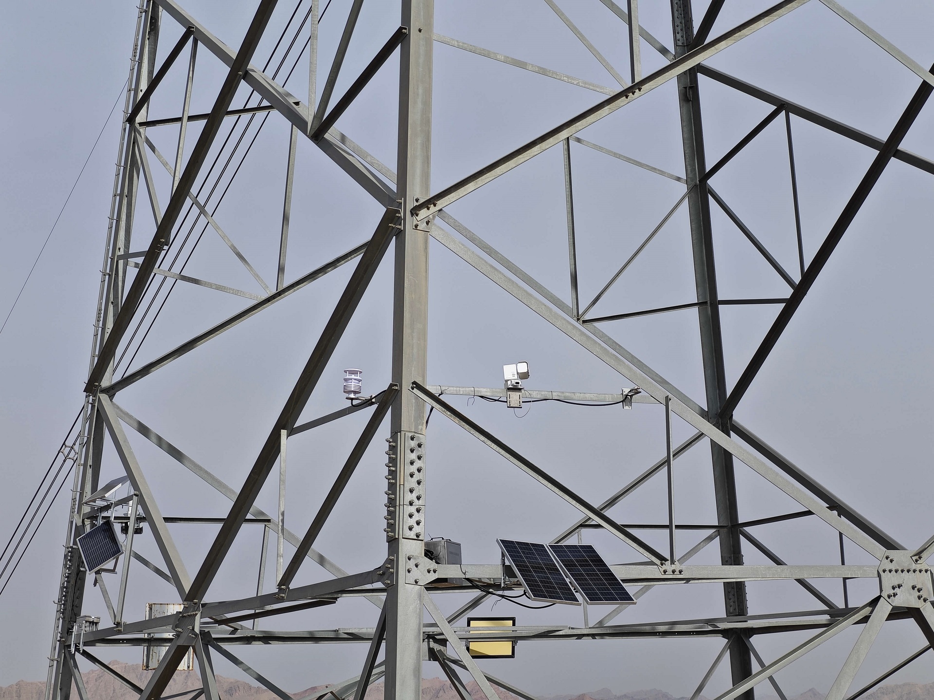 新疆电力公司:电力微波覆冰在线监测系统,科技守护电网安全新突破